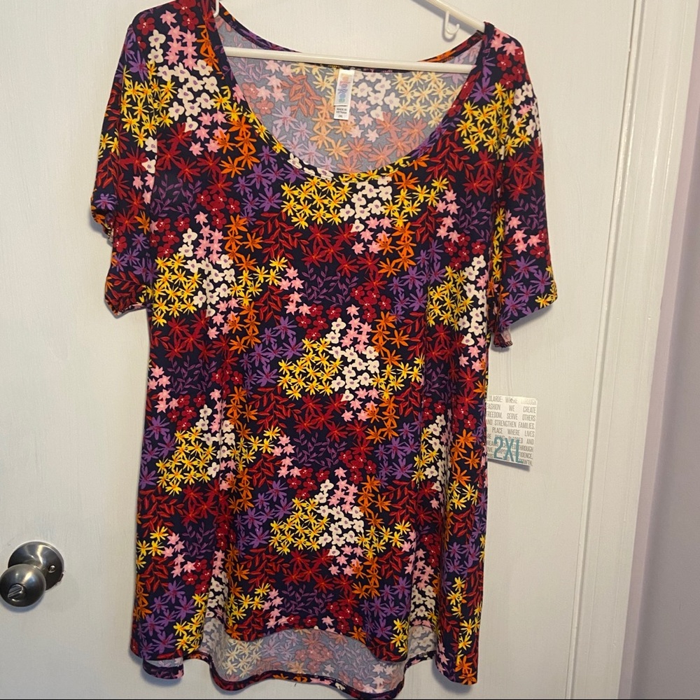 LuLaRoe Classic T. NWT Legging material!